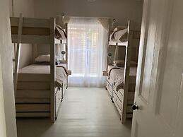 Room-cozy Crner Kitehouse
