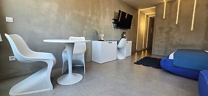99 Adrianou Luxury Urban Stay