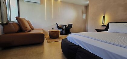 99 Adrianou Luxury Urban Stay