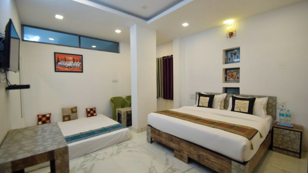 Hotel Keshav Residency