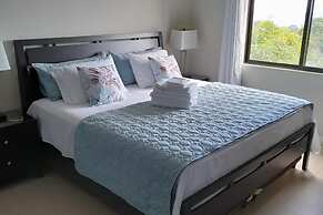 Seaview Paradise - Sleeps 3 - Pool - Parking