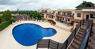 Seaview Paradise - Sleeps 3 - Pool - Parking