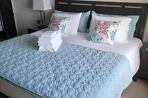 Seaview Paradise - Sleeps 3 - Pool - Parking