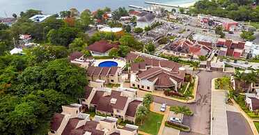 Seaview Paradise - Sleeps 3 - Pool - Parking