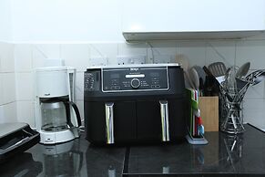 Beautiful 4-bed House in Erith