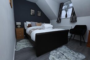 Beautiful 4-bed House in Erith