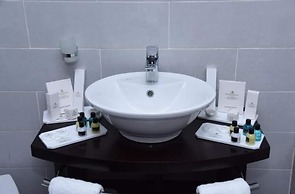 LB Suites Hotel
