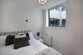 2-bed Apartment, Sleeps 4, Free Parking