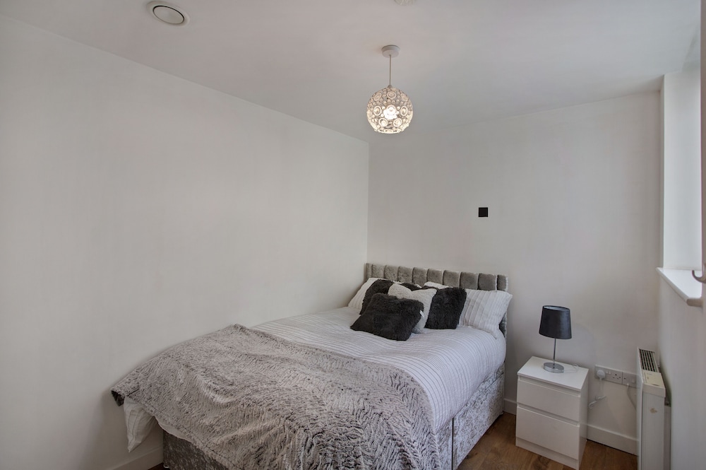 2-bed Apartment, Sleeps 4, Free Parking