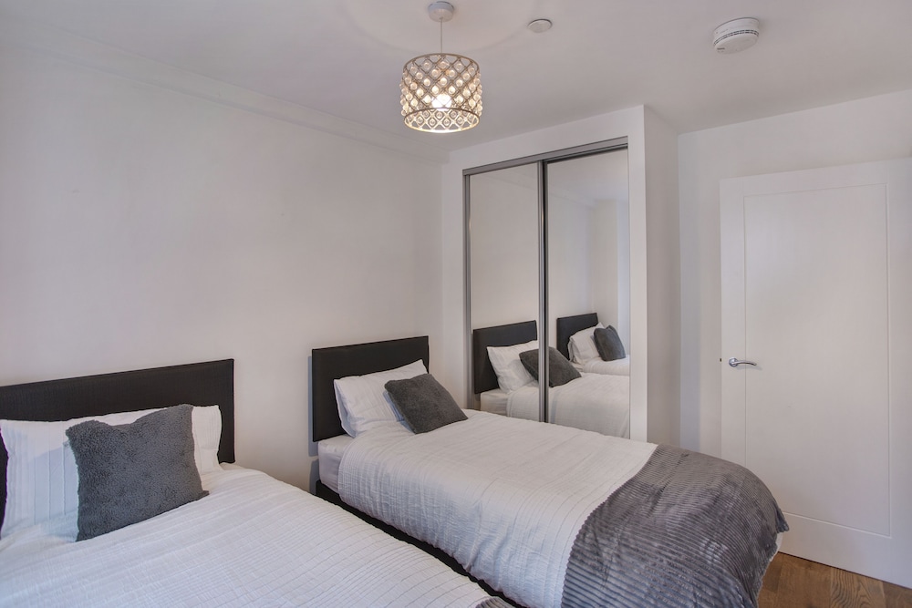 2-bed Apartment, Sleeps 4, Free Parking