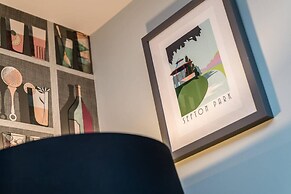 Host Apartments The Pilgrim Coach House