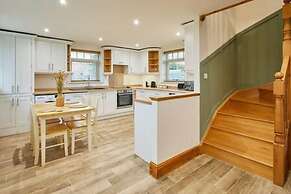 Host Stay Fawcett Cottage