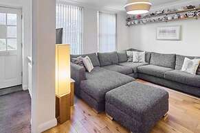 Host Stay Cobb Court