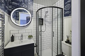 Host Stay Endeavour Sails