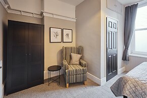 Host Stay Endeavour Sails