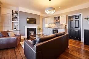 Host Stay Endeavour Sails