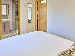 Host Stay Oak Barn