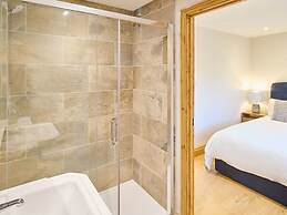 Host Stay Oak Barn