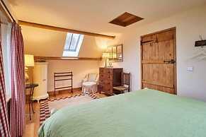 Host Stay Llewenau Draw Barn