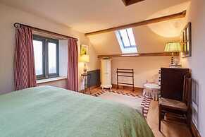 Host Stay Llewenau Draw Barn