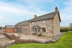 Host Stay Coed Barn