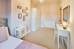 Host Stay Allium House