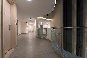 Capital M Apartments by YourHost