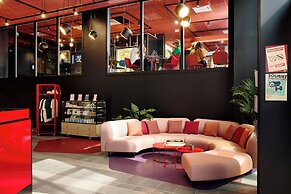 Hife Paris Issy