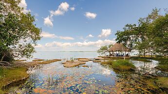 Azulea Bacalar Hotel & Spa - Lagoon Front