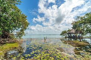 Azulea Bacalar Hotel & Spa - Lagoon Front