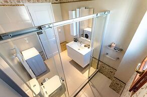 Leo - Unique Glyfada Apartment