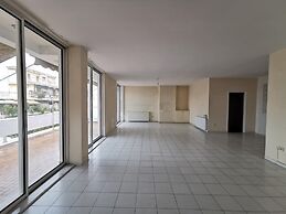 Solon - Deluxe City Center Apartment