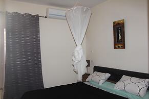 Quiet, Practical, Comfortable Apartment