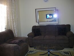 Quiet, Practical, Comfortable Apartment