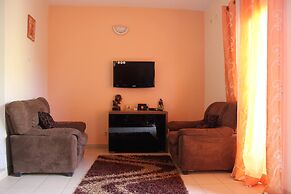 Quiet, Practical, Comfortable Apartment