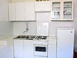 Apartment Serene Step From The Sea, Sleeps 5