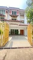 D32 Homestay
