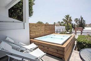 Aiora Aqua Resort