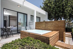 Aiora Aqua Resort
