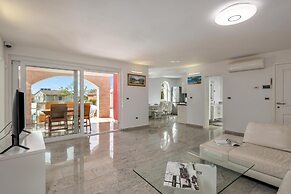 Apartment Ayni With Private Pool