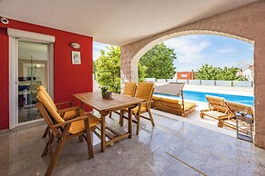 Apartment Ayni With Private Pool