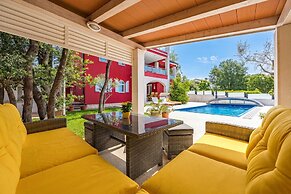 Apartment Ayni With Private Pool