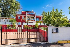 Apartment Ayni With Private Pool