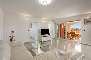 Apartment Ayni With Private Pool
