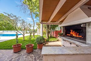 Apartment Ayni With Private Pool