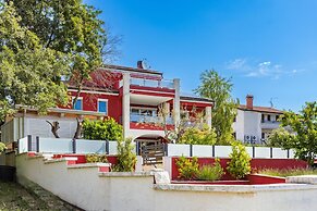 Apartment Ayni With Private Pool