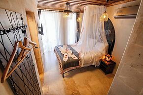Alika Castle House