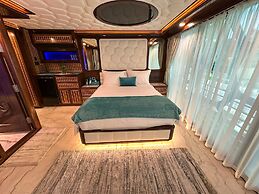 Orchid Overnight Superyacht