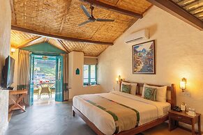 Tree of Life Birdsong Chalets