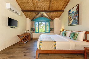 Tree of Life Birdsong Chalets